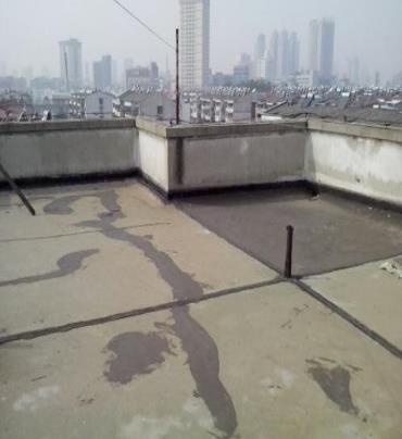漳州市漏水维修 楼顶漏水是什么原因，楼顶漏水维修方法是什么?